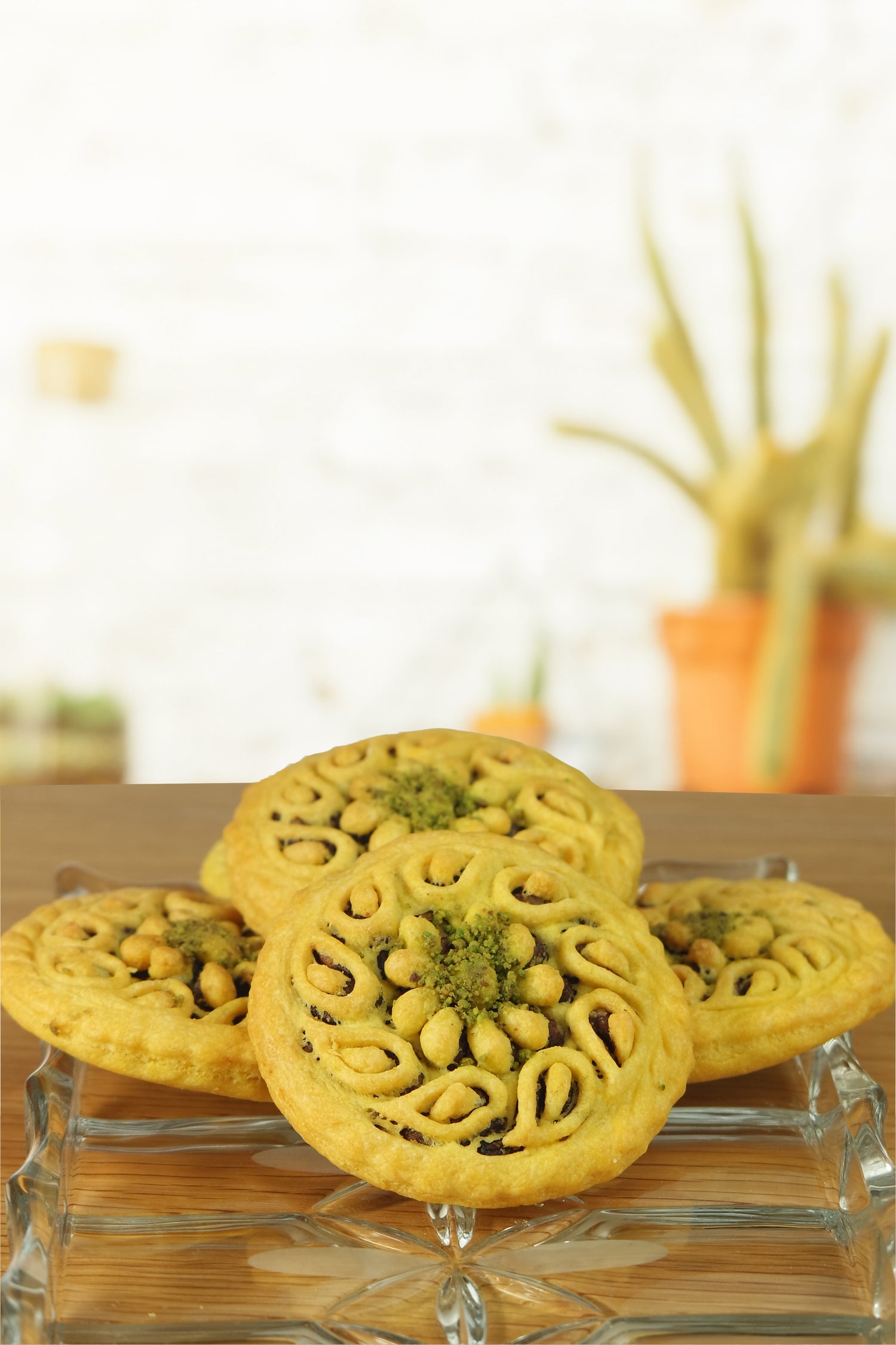 Real Taste Kolompeh – Persian Saffron & Date Filled Cookie UK